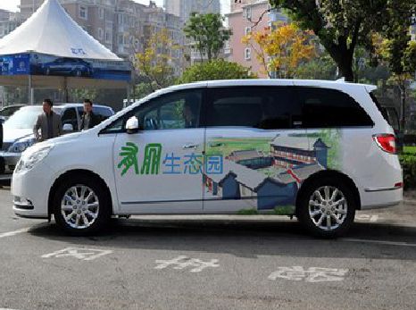 古蔺户外车贴喷绘如何保持效果?